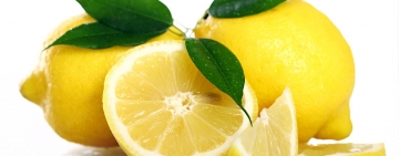 Peau grasse : le citron à la rescousse !